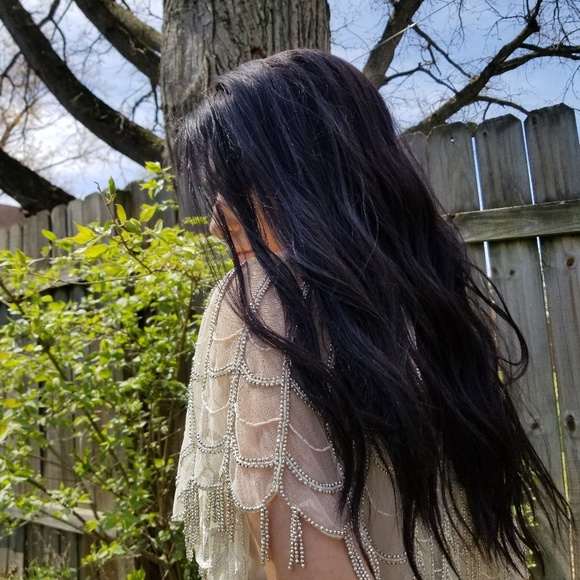 24" Black Wavy Lace Front Wig | BELLA - Picture 5 of 8